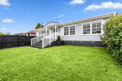 Photo of property in 33b Gill Avenue, Te Atatu Peninsula, Auckland, 0610