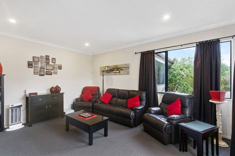 Photo of property in 23 Capri Place, Unsworth Heights, Auckland, 0632