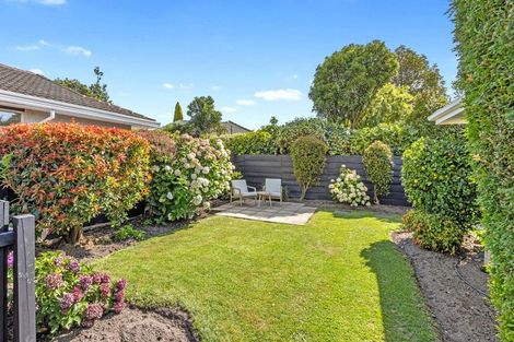 Photo of property in 2/58 Ambleside Drive, Burnside, Christchurch, 8053
