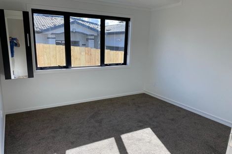 Photo of property in 15 Kiernan Place, Kelston, Auckland, 0602