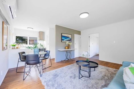 Photo of property in 2/5 Finn Place, Totara Vale, Auckland, 0629