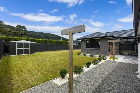 Photo of property in 27 Salisbury Crescent, Wallaceville, Upper Hutt, 5018