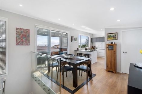 Photo of property in 2/9 Folkestone Street, Murrays Bay, Auckland, 0630