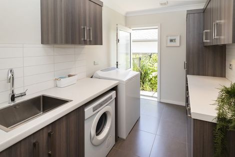 Photo of property in 13 Compass Way, Half Moon Bay, Auckland, 2012
