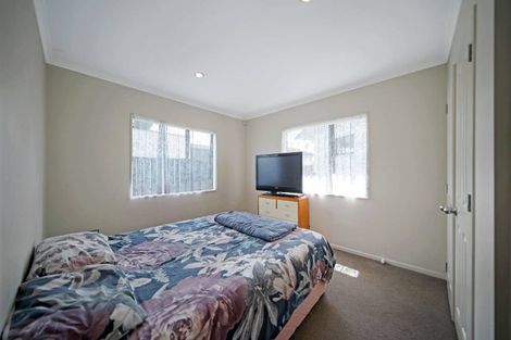 Photo of property in 98 Maplesden Drive, Clendon Park, Auckland, 2103