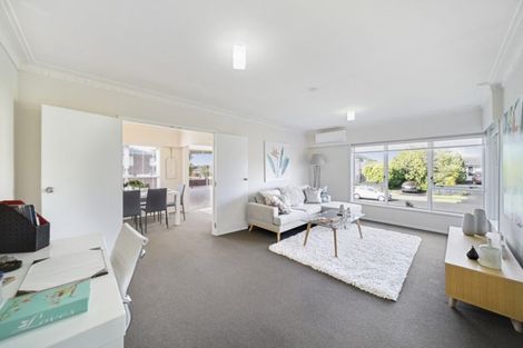 Photo of property in 2a Kurnell Drive, Botany Downs, Auckland, 2010