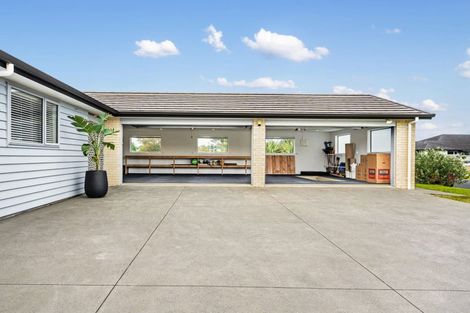 Photo of property in 21 Eric Farley Drive, Kumeu, 0810