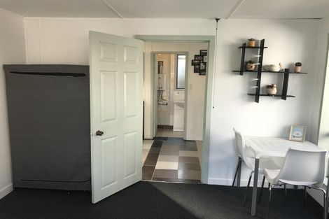 Photo of property in 16 Tiki Street, New Lynn, Auckland, 0600