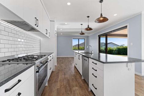 Photo of property in 25 Kauri Drive, Waiuku, 2123