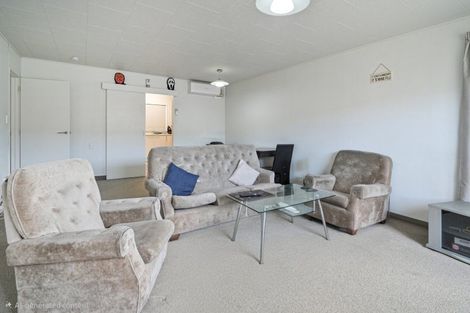 Photo of property in 2/411 Avenue Road West, Hastings, 4122