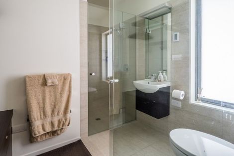 Photo of property in 1 Upper Lewisville Terrace, Thorndon, Wellington, 6011