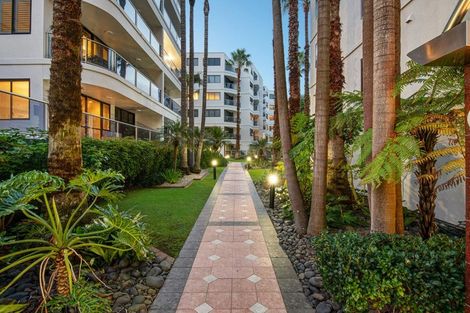 Photo of property in 1e/175 Hurstmere Road, Takapuna, Auckland, 0622