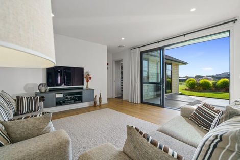 Photo of property in 86 Sunline Drive, Cambridge, 3432