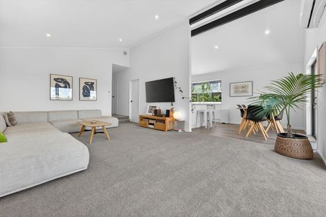 Photo of property in 2/31 Verran Road, Birkenhead, Auckland, 0626