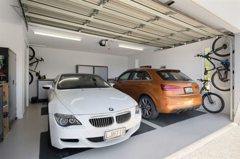 Photo of property in 16 Urquhart Place, Wanaka, 9305