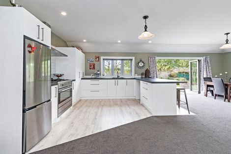 Photo of property in 8 Cross Street, Coalgate, 7673