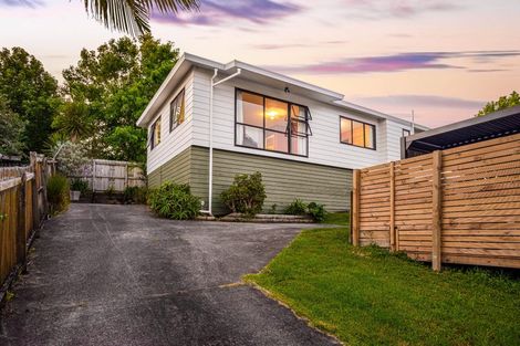 Photo of property in 2/22 Elizabeth Drive, West Harbour, Auckland, 0618