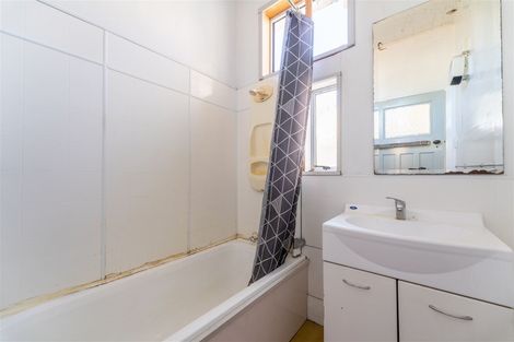 Photo of property in 15 Lynn Street, Oamaru North, Oamaru, 9400