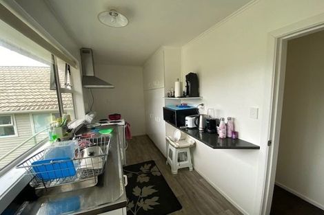 Photo of property in 32 Kenmore Street, Newlands, Wellington, 6037