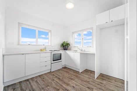 Photo of property in 35 Eastglen Road, Glen Eden, Auckland, 0602