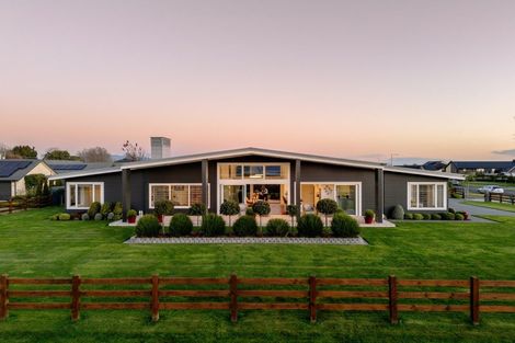 Photo of property in 1 Baxter Michael Crescent, Cambridge, 3434