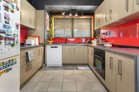 Photo of property in 105 Koutu Road, Kawaha Point, Rotorua, 3010