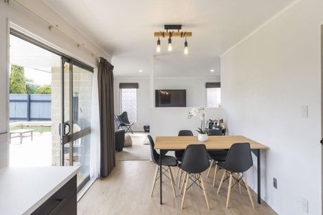 Photo of property in 80 John F Kennedy Drive, Milson, Palmerston North, 4414