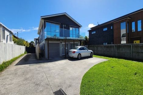 Photo of property in 134 East Coast Road, Forrest Hill, Auckland, 0620