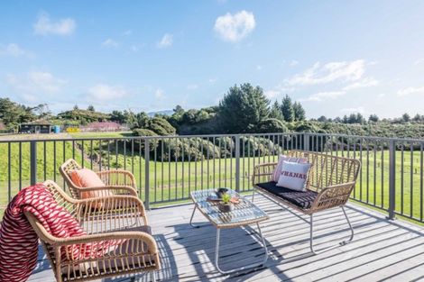 Photo of property in 14 Te Heke Place, Waikanae, 5036