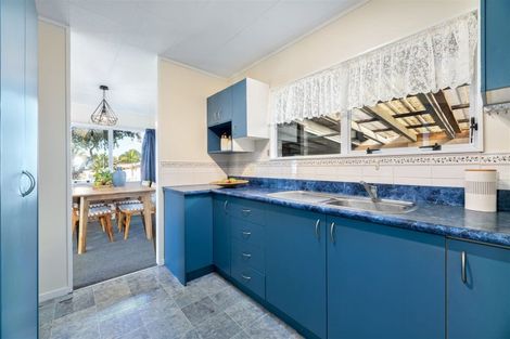 Photo of property in 43 Aldern Road, Massey, Auckland, 0614