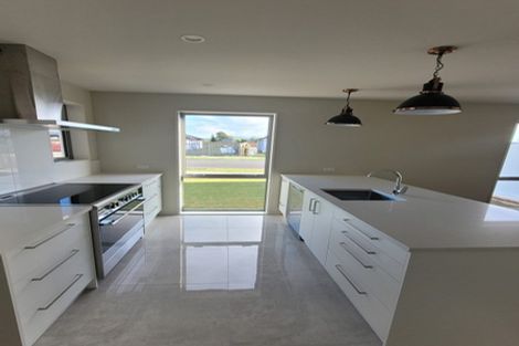 Photo of property in 1 Mccahon Drive, Rangiora, 7400