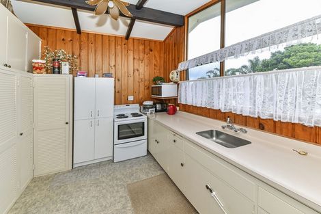 Photo of property in 28 Gibbons Road, Weymouth, Auckland, 2103