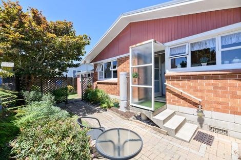 Photo of property in 15 Abel Tasman Avenue, Henderson, Auckland, 0610
