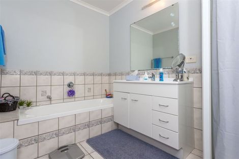 Photo of property in 220b Ocean Road, Whangamata, 3620