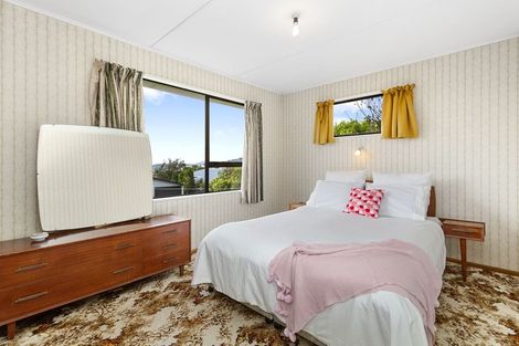 Photo of property in 58 Chapman Street, Newlands, Wellington, 6037