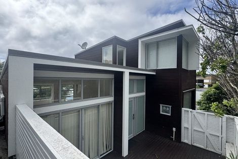 Photo of property in 22 Tiketike Way, Brooklyn, Wellington, 6021