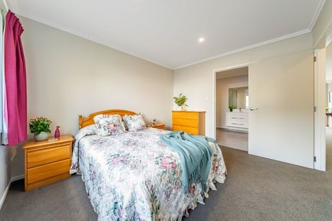 Photo of property in 15 Chalfont Road, Silverstream, Upper Hutt, 5019