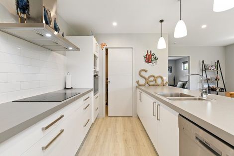 Photo of property in 75 Te Kio Crescent, Papamoa Beach, Papamoa, 3118