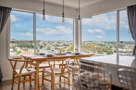 Photo of property in 1/43 Shanaway Rise, Hillcrest, Auckland, 0627