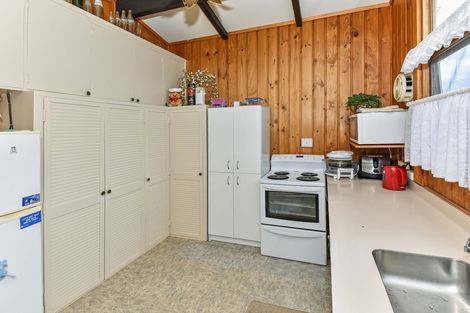 Photo of property in 28 Gibbons Road, Weymouth, Auckland, 2103