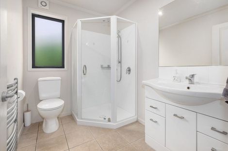 Photo of property in 17 Endeavour Drive, Whitby, Porirua, 5024