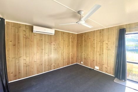 Photo of property in 14 Woodman Place, West Harbour, Auckland, 0618