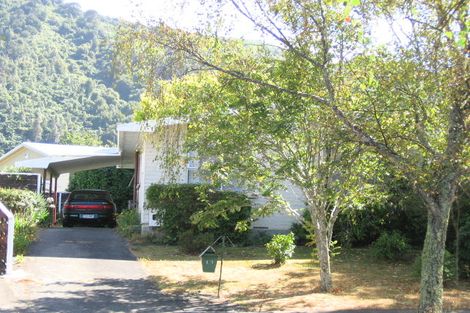 Photo of property in 13 Montana Road, Totara Park, Upper Hutt, 5018