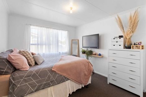 Photo of property in 28 Newton Place, Westbrook, Palmerston North, 4412