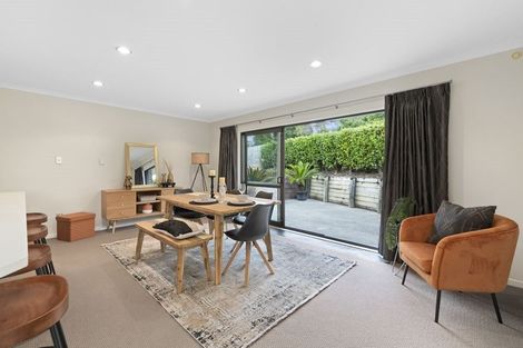 Photo of property in 72 Lake Panorama Drive, Henderson Valley, Auckland, 0612