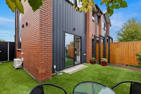 Photo of property in 2/19 Karamu Street, Te Atatu Peninsula, Auckland, 0610