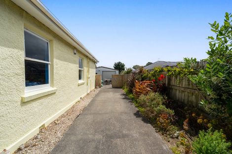 Photo of property in 18 Monorgan Road, Strathmore Park, Wellington, 6022