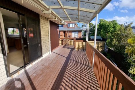 Photo of property in 1 Cleve Road, Green Bay, Auckland, 0604