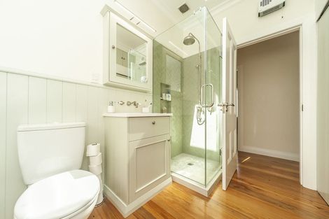 Photo of property in 10 Herald Terrace, Berhampore, Wellington, 6023