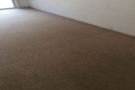 Photo of property in 1/40 Aviemore Drive, Highland Park, Auckland, 2010